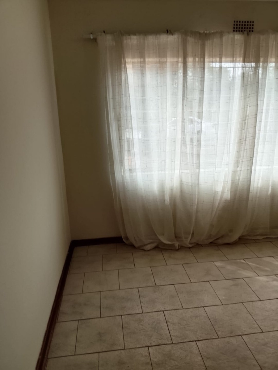 5 Bedroom Property for Sale in Roosheuwel North West